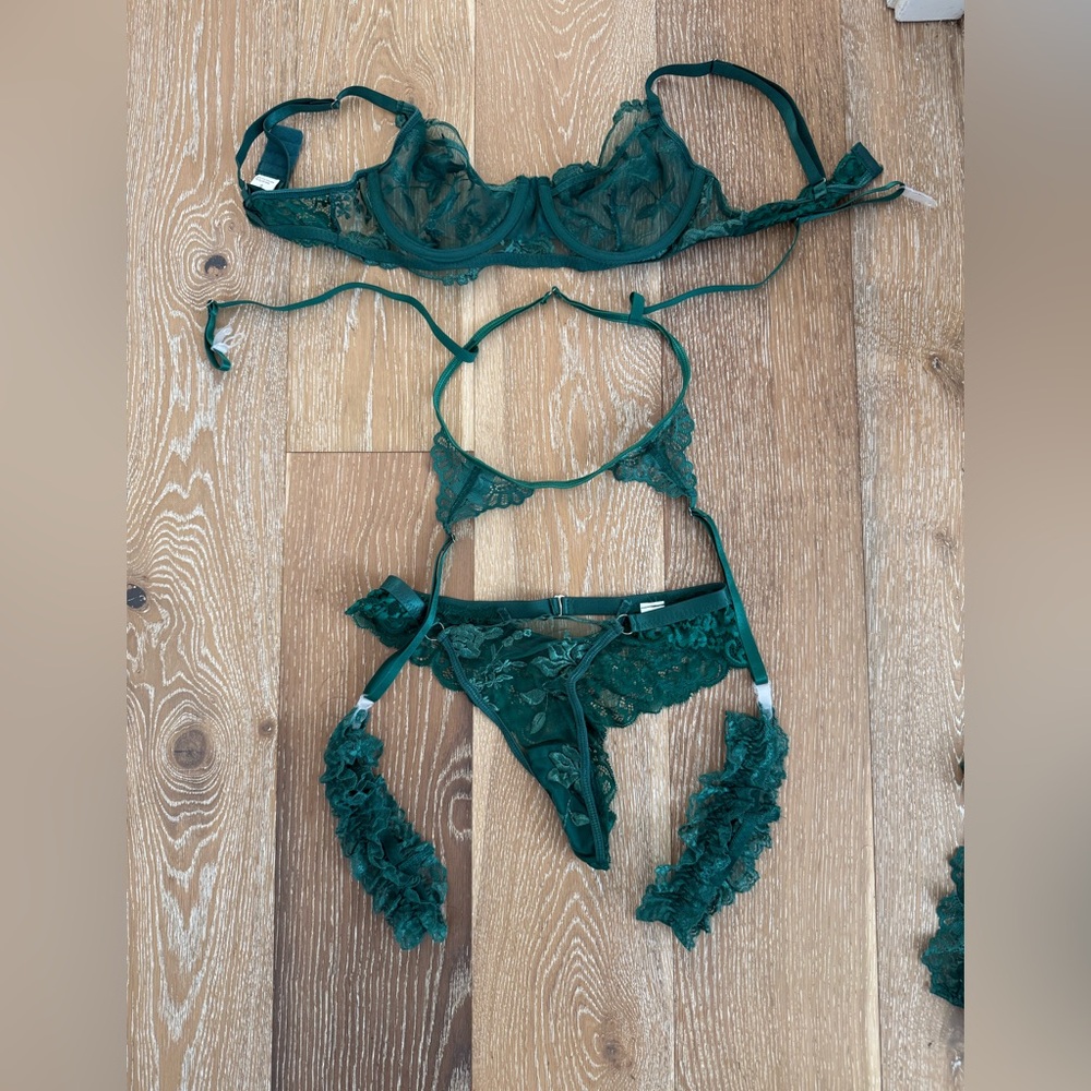 Lingerie Set- Elegant Dark Green Lace - Picture 2 of 6